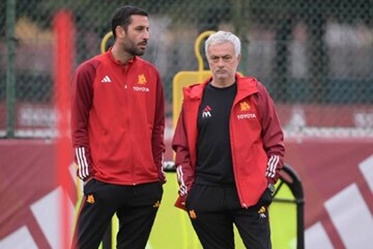 دستیار سابق مورینیو نظاره‌گر بازی ایران و تانزانیا +عکس