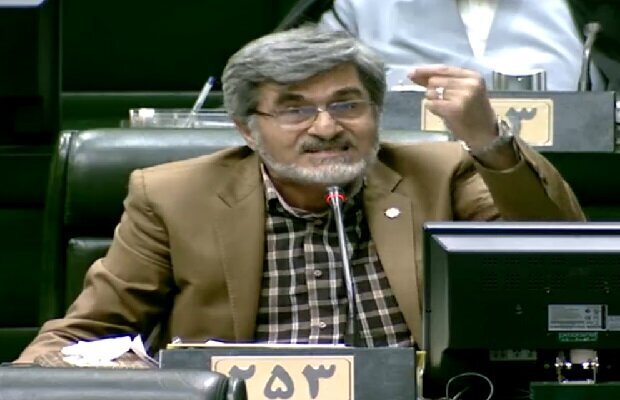 پسلرزهای جنجال امروز کوچکزاده| باقری بناب: تندروها با هوچیگری مخالفان را عقب میرانند کوچک زاده