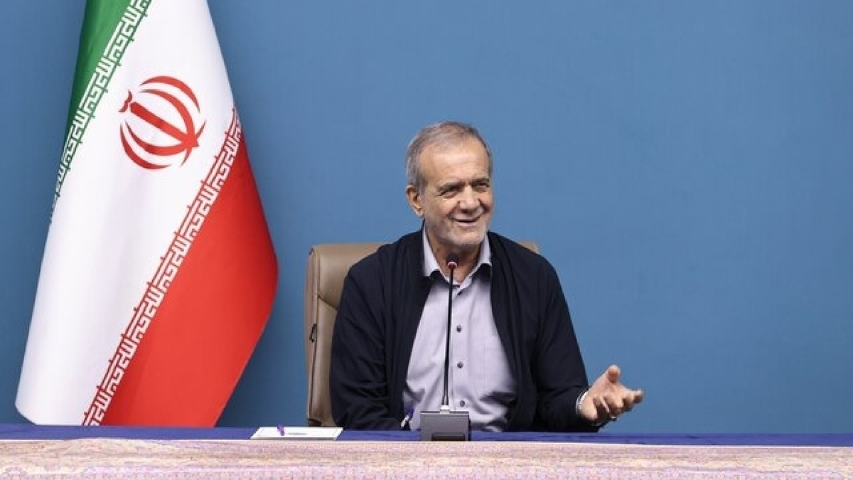 شوخی پزشکیان با یکی از حاضرین درحین بیان خاطره‌ای از زمان ریاست دانشگاه