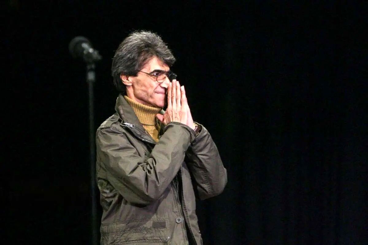 ببینید| سنج و دمام‌زنی در مراسم تشییع زنده‌یاد ناصر تقوایی