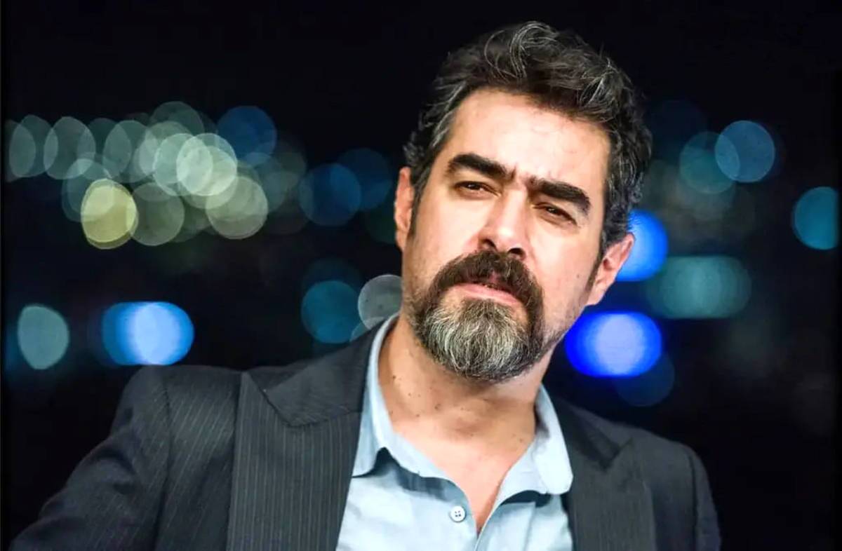 ببینید| سیگار کشیدن شهاب حسینی در مراسم تشییع ناصر تقوایی