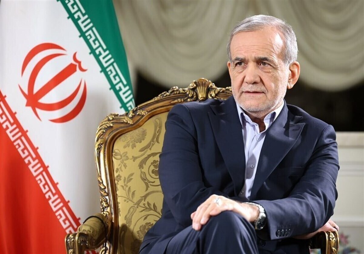 ببینید| دوچرخه‌سواری مسعود پزشکیان در اصفهان