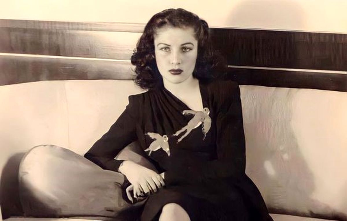 عکسی از اشرف پهلوی در کنار فوزیه فواد در تبریز؛ سال ۱۳۲۰