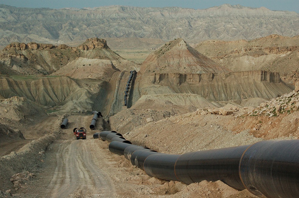 سرقت عجیب فرآوردههای نفتی از خط لوله انتقال؛ مجازاتهای سنگین برای متهمان صادر شد لوله نفتی