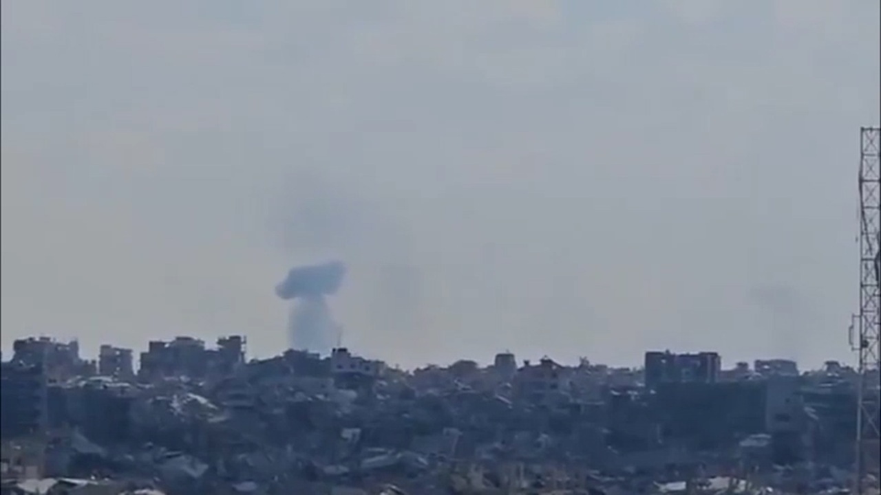 ببینید| تصاویر اولیه از حملهٔ جنگنده‌های اسرائیلی به رفح