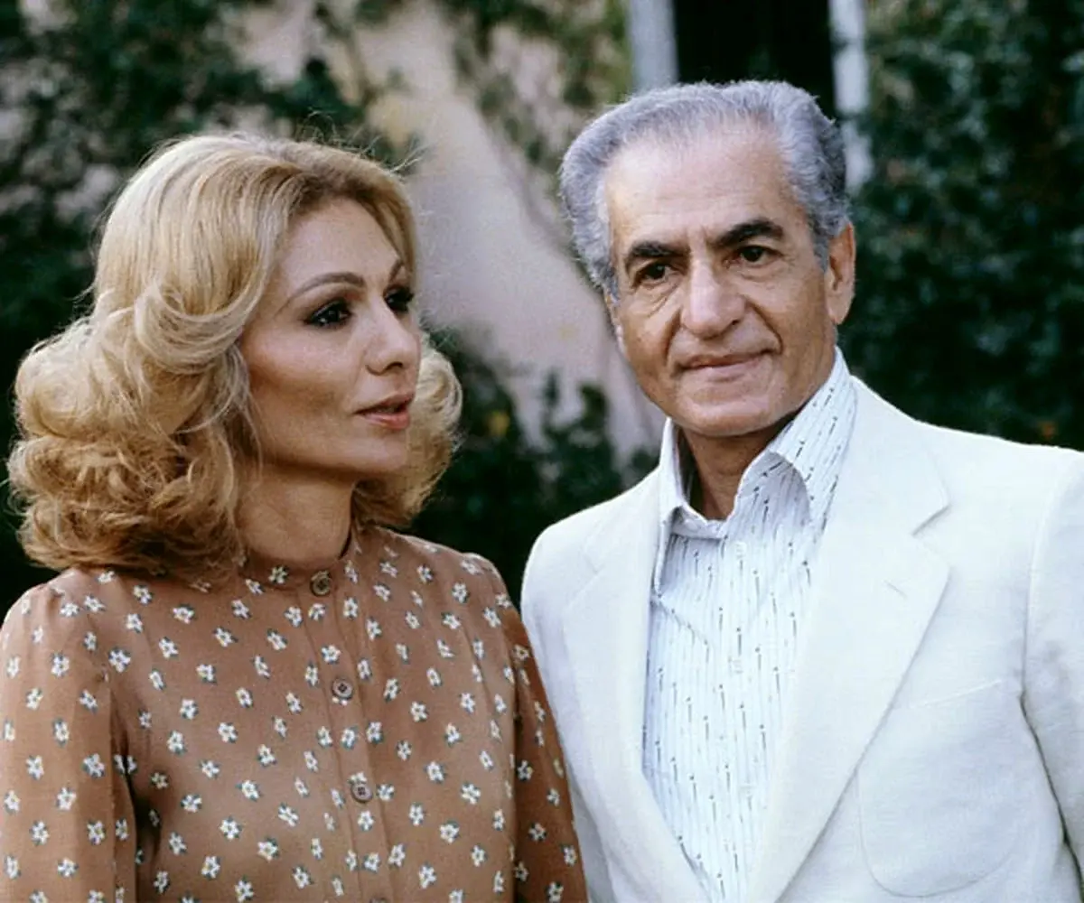 عکسی کمتر دیده شده از خانواده پهلوی در پاریس؛ سال ۱۳۴۸