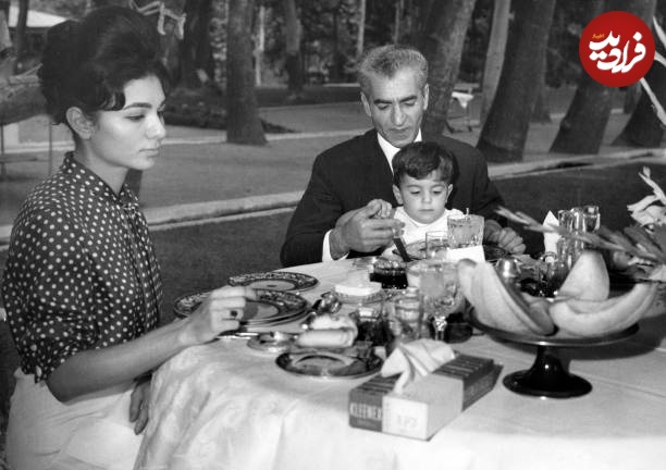 عکسی کمتر دیده شده از خانواده پهلوی در پاریس؛ سال ۱۳۴۸