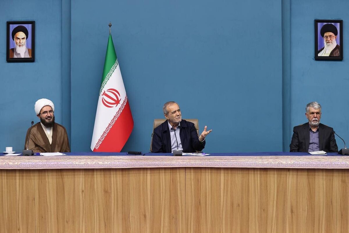 ببینید| سانسور جنجالی وزیر ارشاد از کنار رئیس جمهور در صداوسیما!