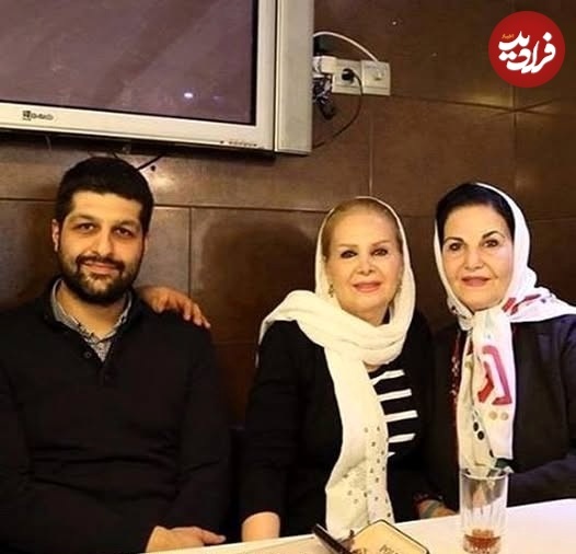 پوری بنایی در کنار شورانگیز طباطبایی و پسرش پوری بنایی در کنار شورانگیز طباطبایی و پسرش