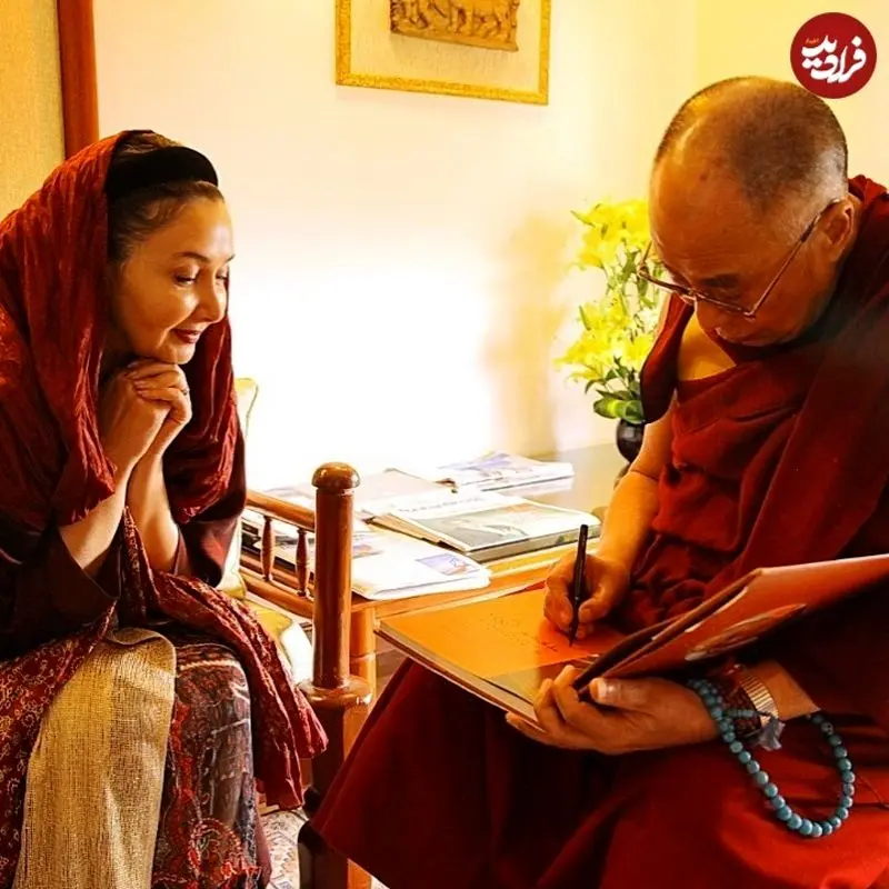 زلیخا سریال یوسف پیامبر در کنار رهبر بودائیان جهان زلیخا سریال یوسف پیامبر در کنار رهبر بودائیان جهان