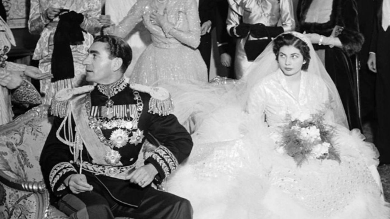 عکسی از محمدرضا پهلوی و ثریا در رم ایتالیا؛ سال ۱۳۳۲