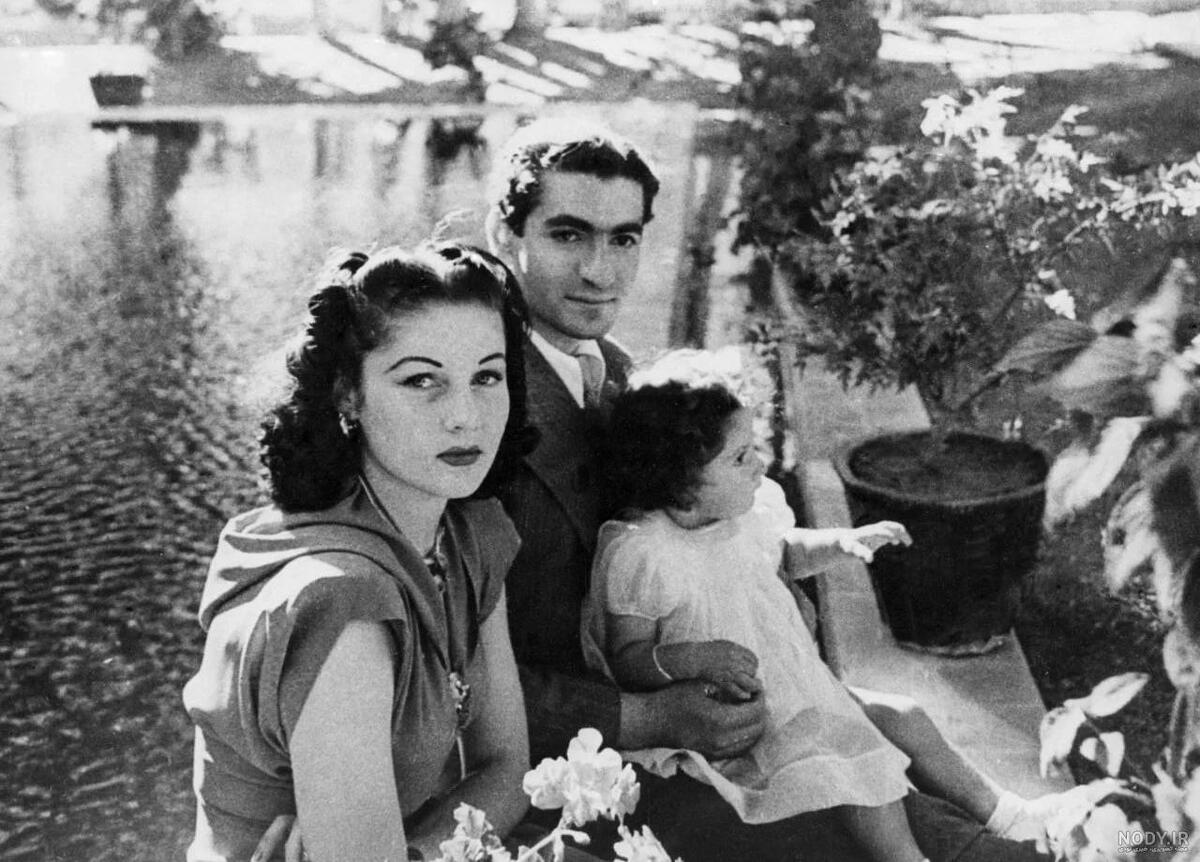 محمدرضا پهلوی در کنار همسر اول مصری اش؛ سال ۱۳۲۰ +عکس