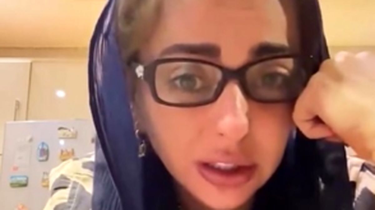 ببینید| گریه شدید نفیسه روشن بعد از دزدیِ وحشیانه از منزلش