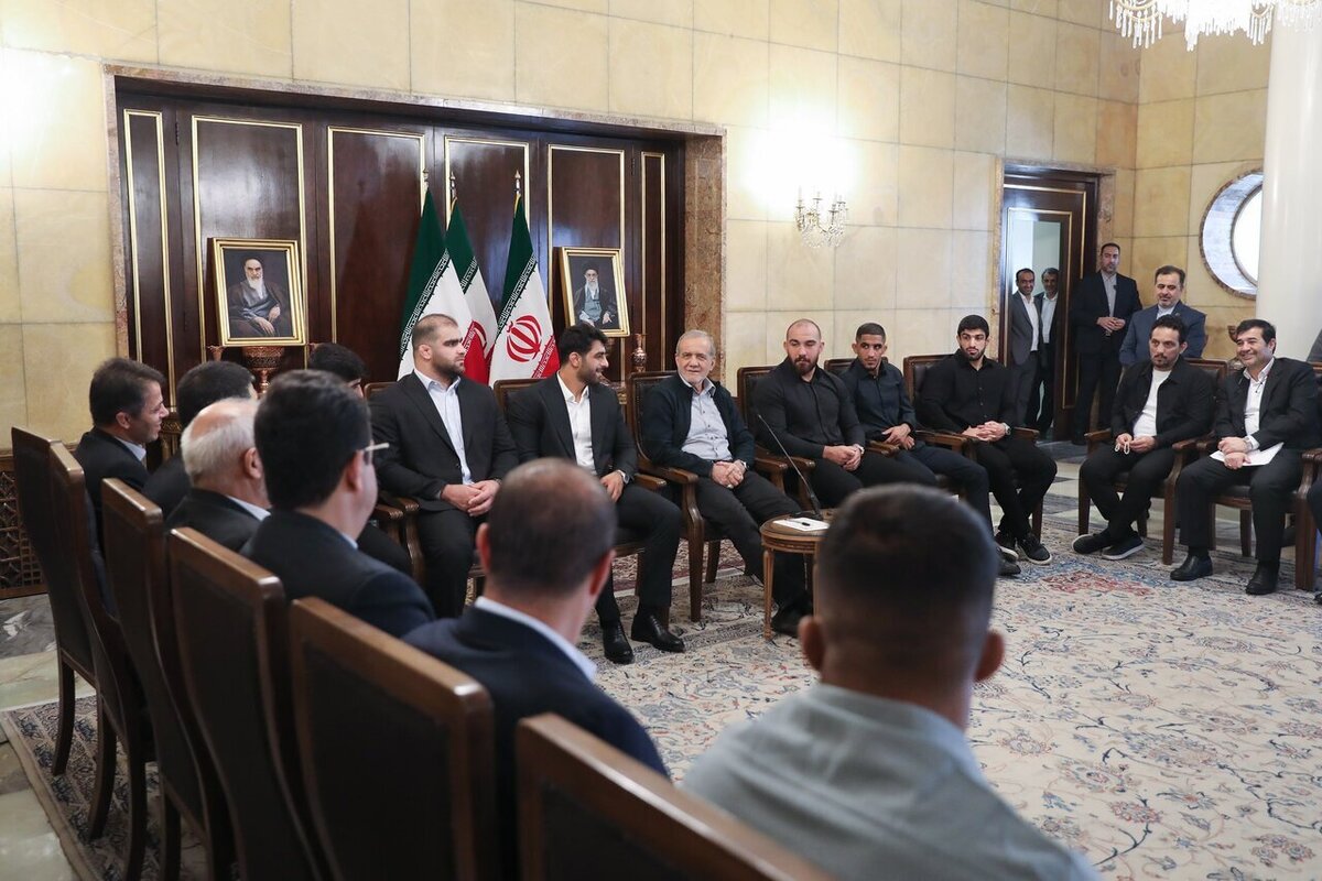 پزشکیان خطاب به کشتی‌گیران: من هم مثل شما دوست ندارم به حریف امتیاز دهم