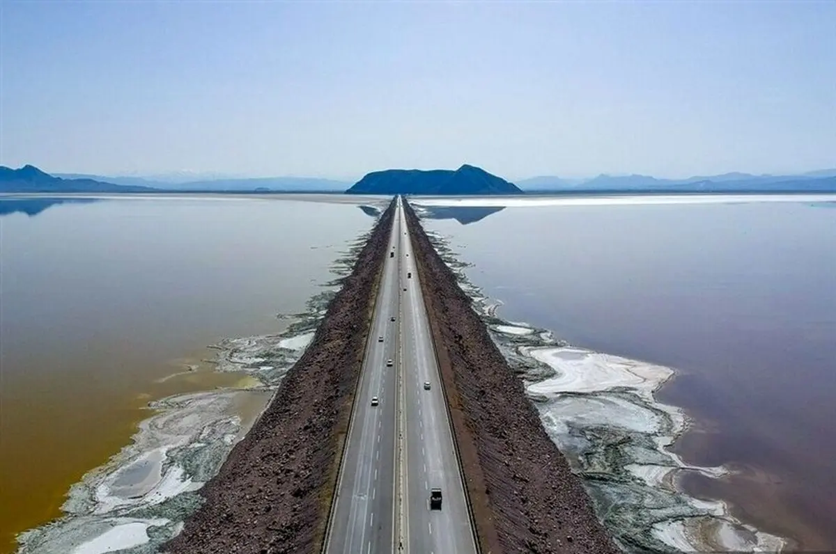 دریاچه ارومیه به اغما رفت؛ طوفان نمک زندگی اطراف را تهدید میکند دریاچه ارومیه