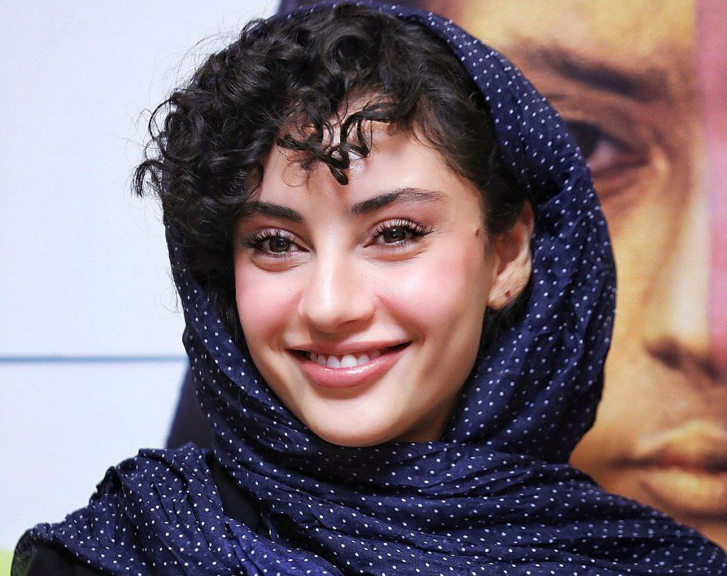 تصویری زیبا از کودکی ترلان پروانه +عکس