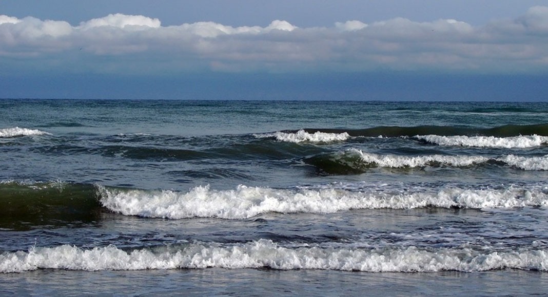 رییس کمیسیون اجتماعی مجلس: انتقال آب خزر در شرایط فعلی منتفی است دریای خزر