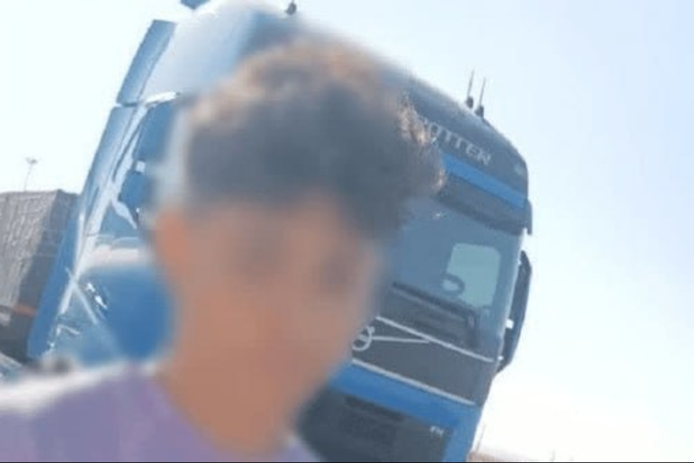 توقیف کامیون با راننده ۱۴ ساله در همدان توقیف کامیون با راننده ۱۴ ساله در همدان