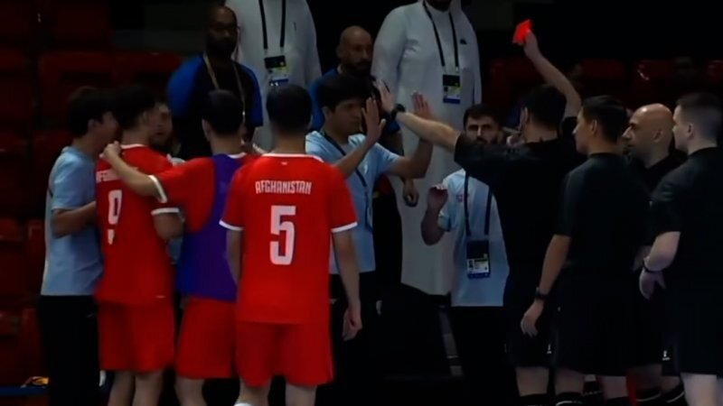 بازی جنجالی ایران - افغانستان/ همه چیز با این لگد آغاز شد