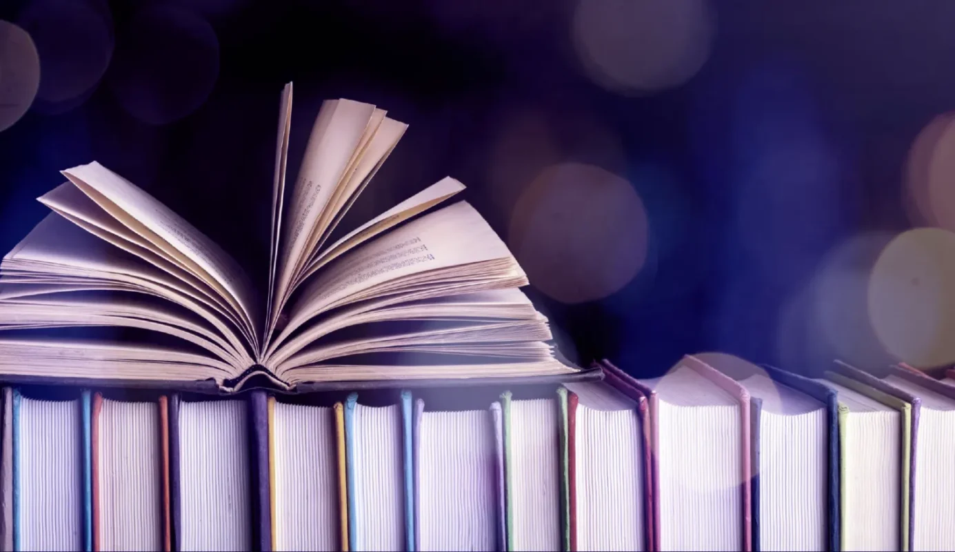 هر دو روز، یک کتاب تازه / از بیگانه تا گتسبی، شاهکارهای جهان دوباره به قفسهها برمیگردند هر دو روز، یک کتاب تازه / از بیگانه تا گتسبی، شاهکارهای جهان دوباره به قفسهها برمیگردند