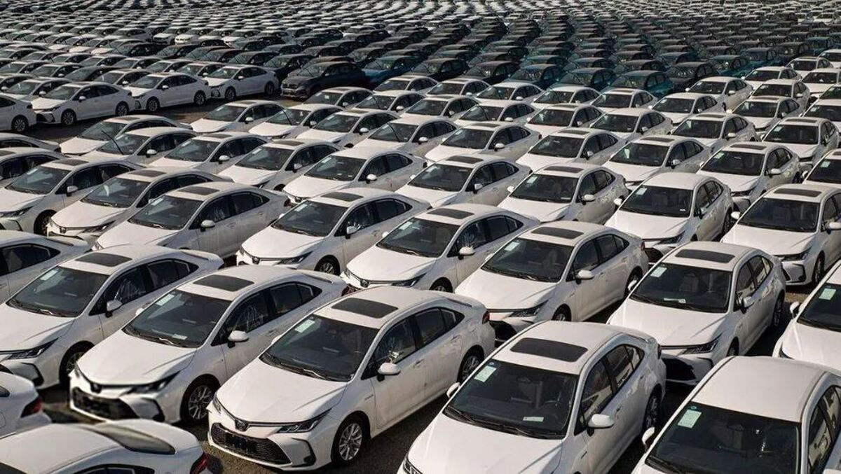 کارشناسان: خودروهای وارداتی در گمرک ماندهاند، بازار بیرقابت مانده است کارشناسان: خودروهای وارداتی در گمرک ماندهاند، بازار بیرقابت مانده است