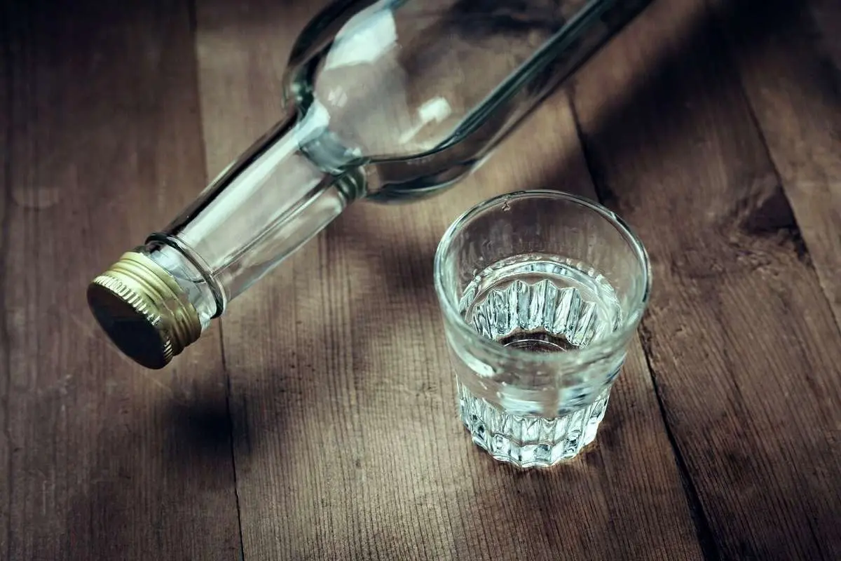 چهره پنهان اعتیاد در ایران؛ وقتی الکل از تریاک پیشی میگیرد! الکل