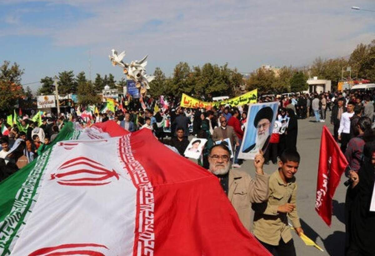 نمایش موشک و سانتریفیوژهای ایرانی در راهپیمایی ۱۳ آبان +عکس