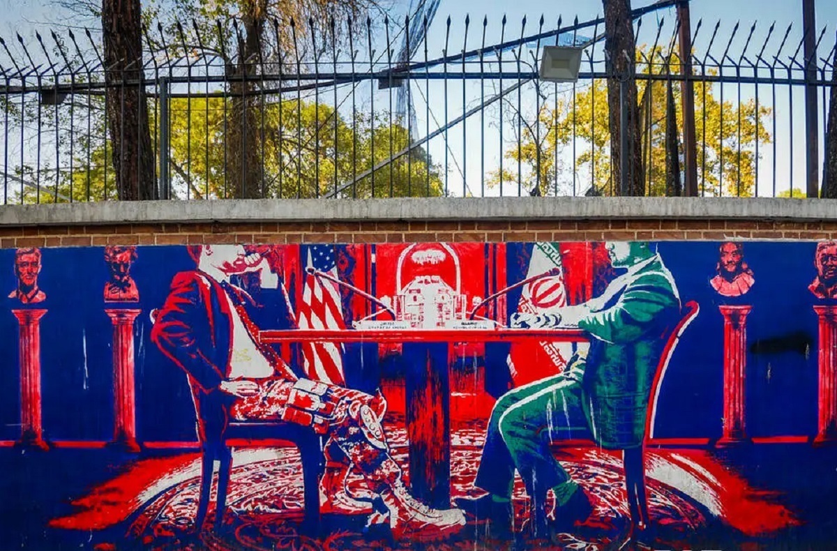 تصاویر جدید از دیوارنگاره‌های سفارت سابق آمریکا در تهران