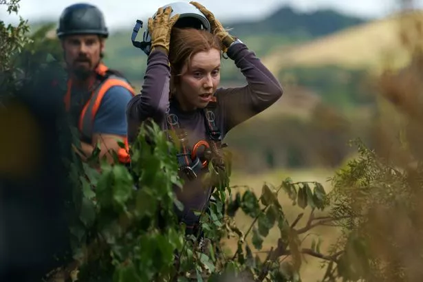 نقد و بررسی سریال لبه پرتگاه | تریلر روانشناختی بازی لورن لایل نقد و بررسی سریال لبه پرتگاه