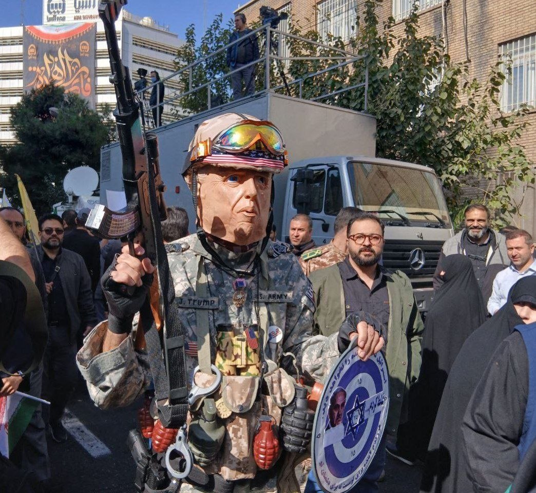 حاشیههای راهپیمایی 13 آبان ؛ از نمایش موشک و سانترفیوژ تا محاکمه ترامپ و نتانیاهو حاشیههای راهپیمایی 13 آبان ؛ از نمایش موشک و سانترفیوژ تا محاکمه ترامپ و نتانیاهو