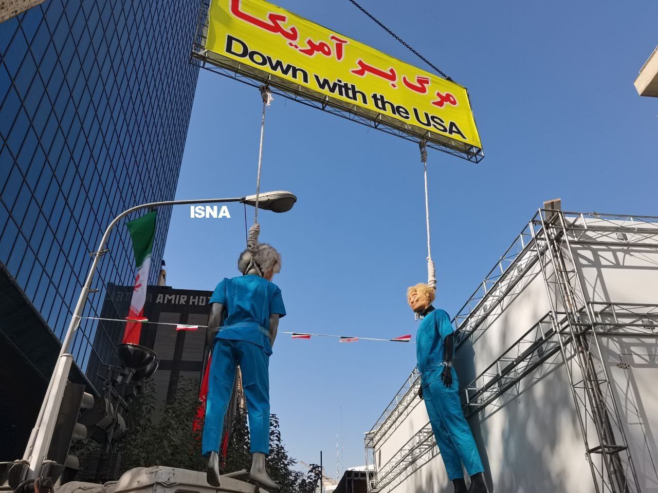 حاشیههای راهپیمایی 13 آبان ؛ از نمایش موشک و سانترفیوژ تا محاکمه ترامپ و نتانیاهو اعدام نتانیاهو و ترامپ