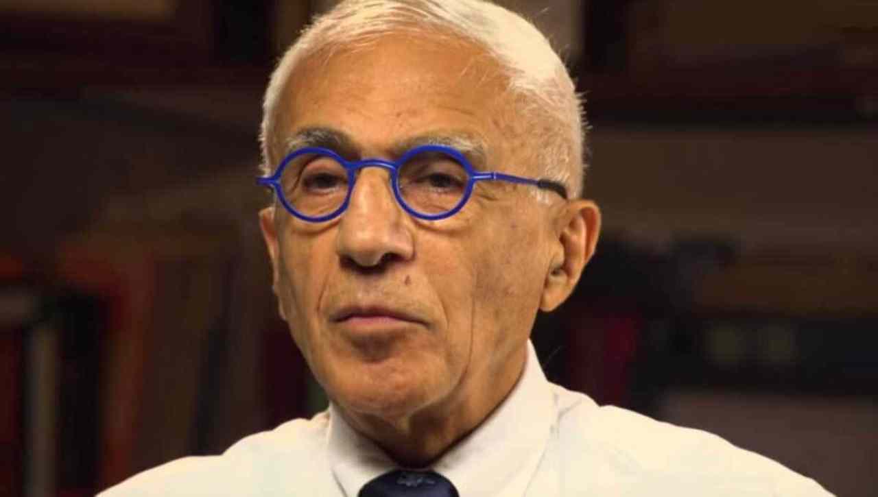 کامبیز آتابای کیست