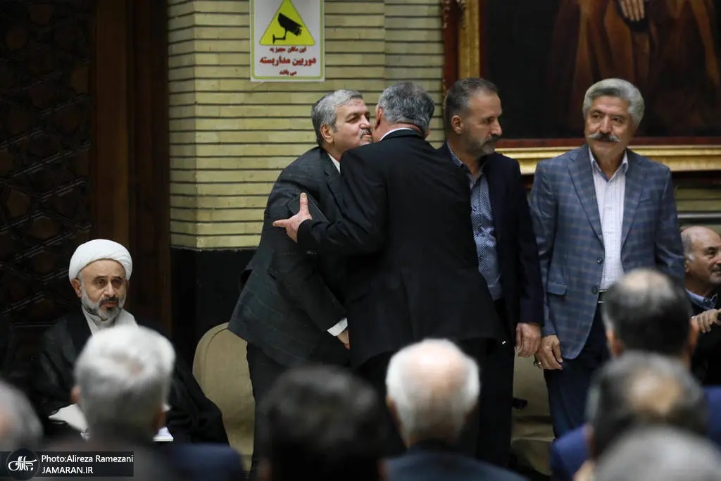 حضور کواکبیان در ختم برادر تاجزاده پس از صدور حکم حبس +عکس حضور کواکبیان در ختم برادر تاجزاده پس از صدور حکم حبس +عکس