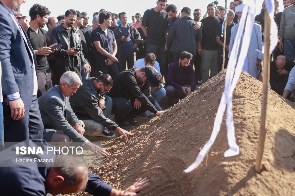 عکس| تصاویر دردناک از مراسم تشییع پیکر صابر کاظمی