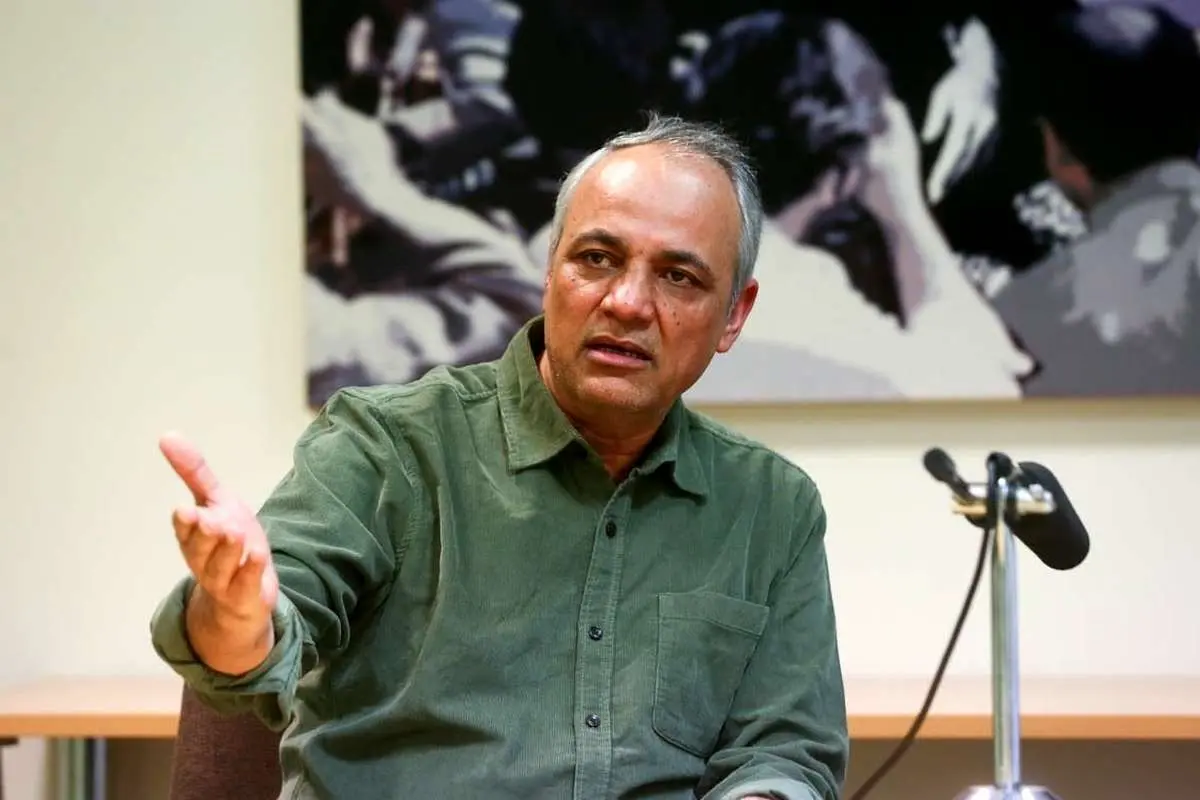 انتقاد تند زیدآبادی از نصب مجسمه والرین: از هر میراث تاریخی فقط جنبه‌های آزاردهنده‌اش را می‌پسندد