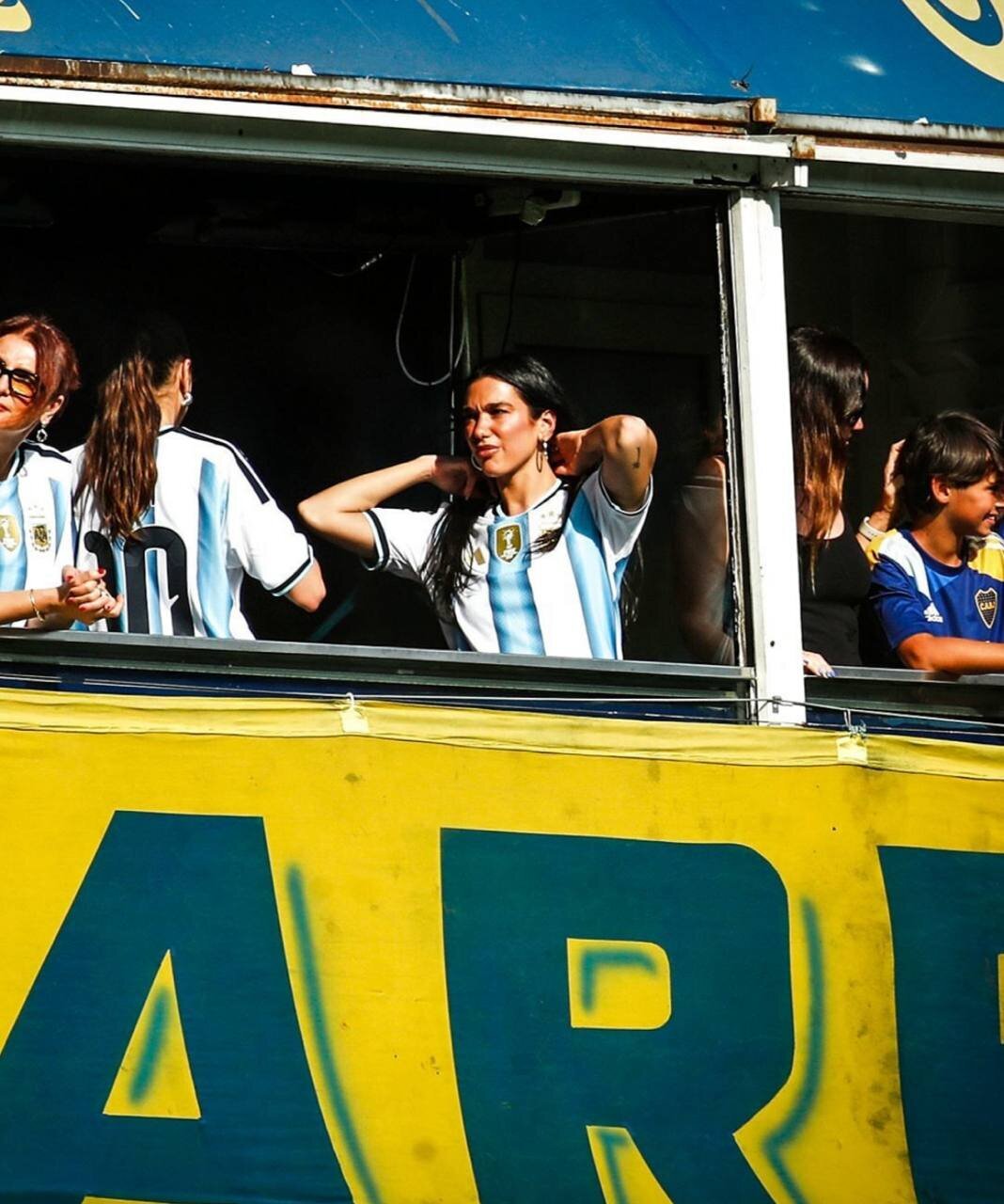 دوآ لیپا در سوپرکلاسیکوی آرژانتین! +تصاویر دوآ لیپا