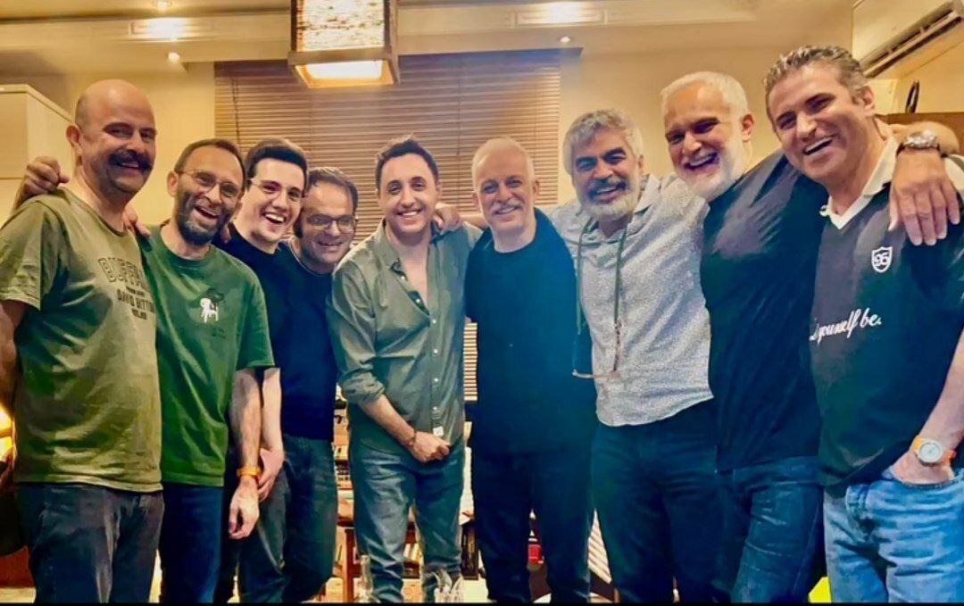 دورهمی تیم لیسانسهها با سروش صحت + عکس دورهمی تیم لیسانسهها با سروش صحت + عکس