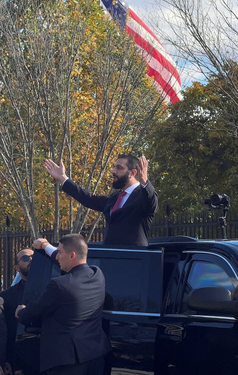 در دیدار تاریخی ترامپ با احمد الشرع چه گذشت؟ | تعلیق برخی تحریم‌های آمریکاعلیه سوریه و توافق درباره کردها