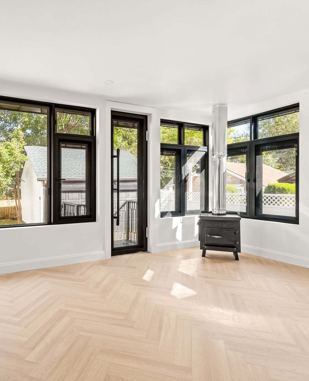 نگاهی به خانه دوران کودکی ترامپ؛ از ساختمانی متروکه تا عمارت ۲.۳ میلیون دلاری 4