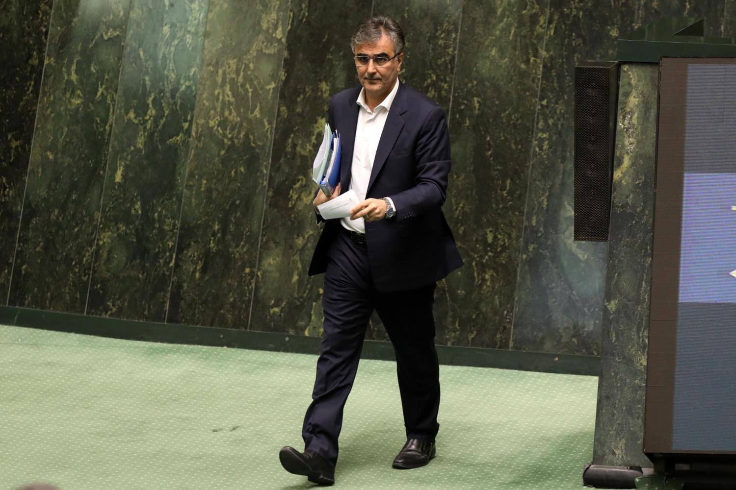 ببینید| فرزین در مجلس: افزایش نرخ ارز ترجیحی، تورم را دوباره بالا برد ببینید| فرزین در مجلس: افزایش نرخ ارز ترجیحی، تورم را دوباره بالا برد