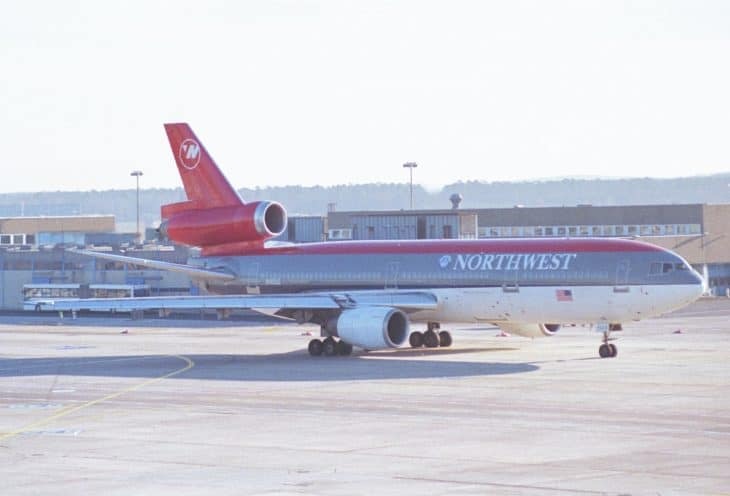 دی سی-۱۰-۴۰ — مدل مجهز به موتور پرت‌اند ویتنی