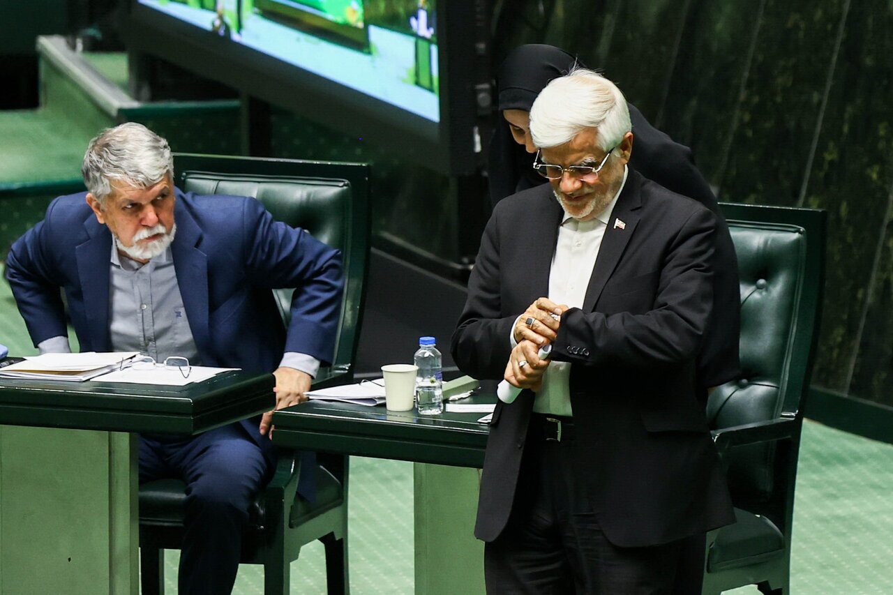 موج حملات به محمدرضا عارف؛ تندروها به هدف خود می‌رسند؟