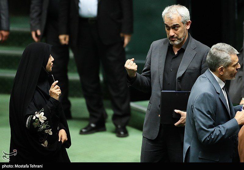 تصویر عجیب خبرگزاری تسنیم از وزیر اقتصاد در جلسه روز گذشته مجلس