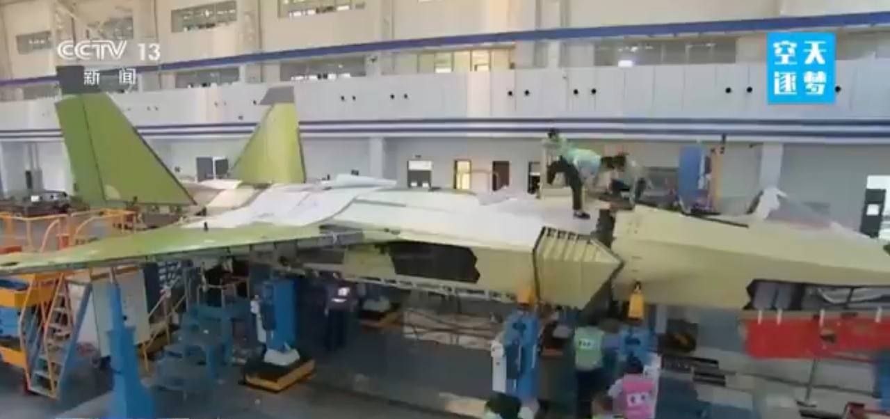 خط مونتاژ جنگنده J-۳۵