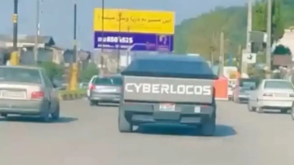 تردد تسلا در خیابان‌های چالوس