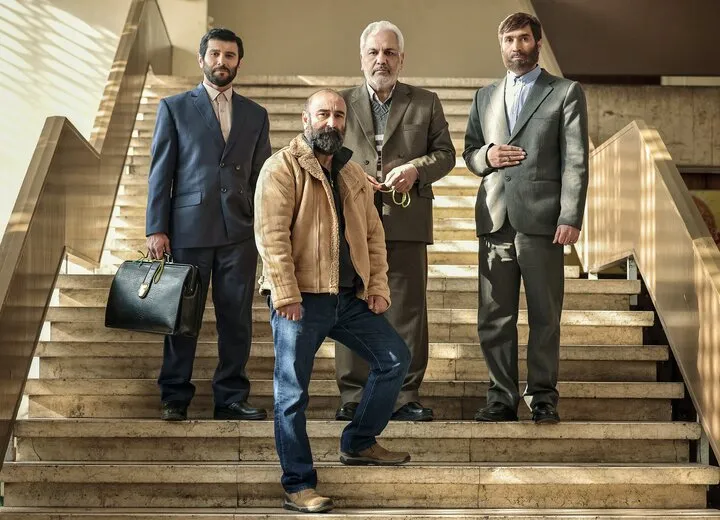 نقد و بررسی فیلم سینمایی آقای زالو | یک کمدی جنجالی دهه شصتی معرفی فیلم سینمایی آقای زالو