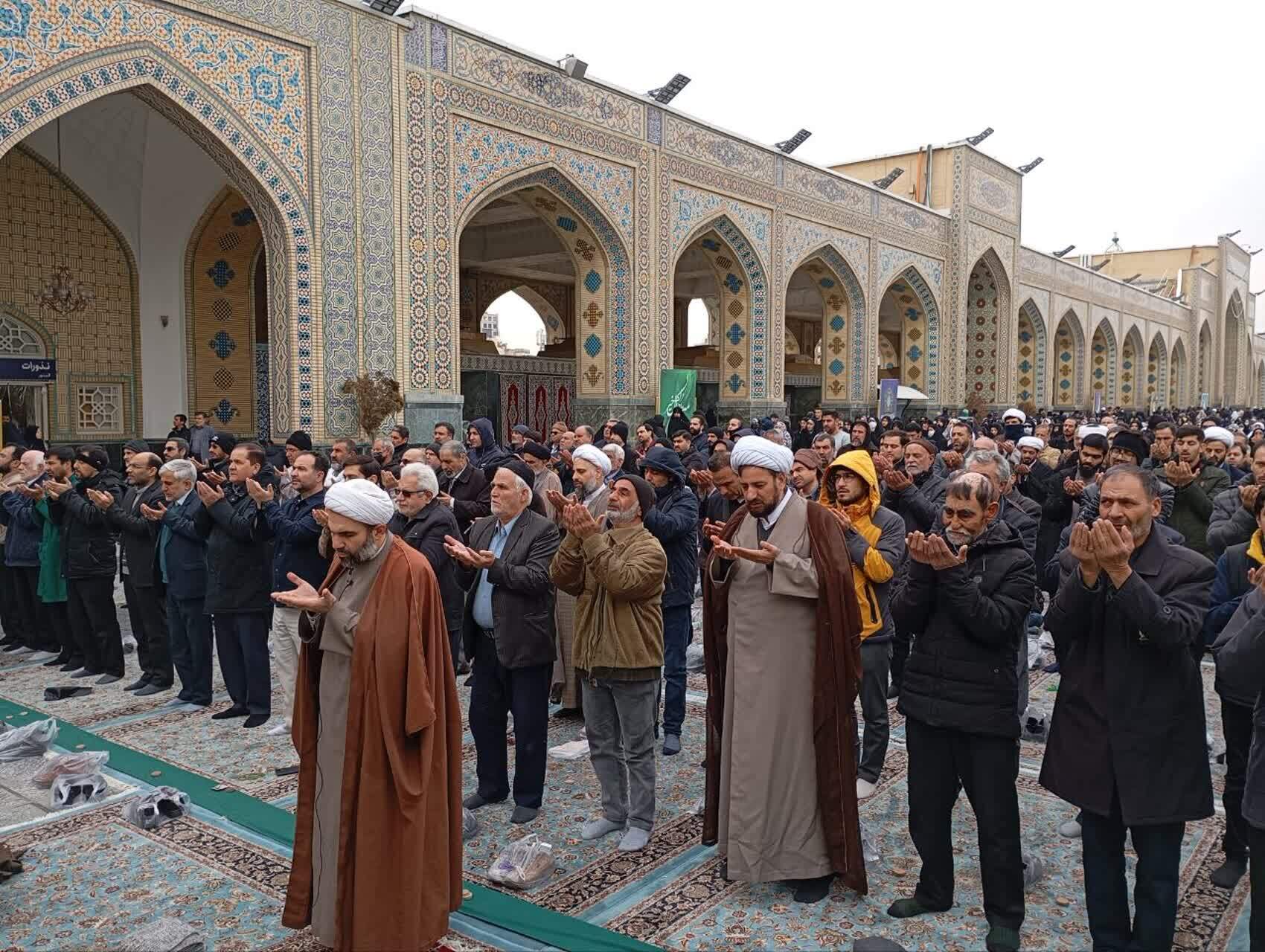 برپایی نماز باران در امامزاده صالح تهران