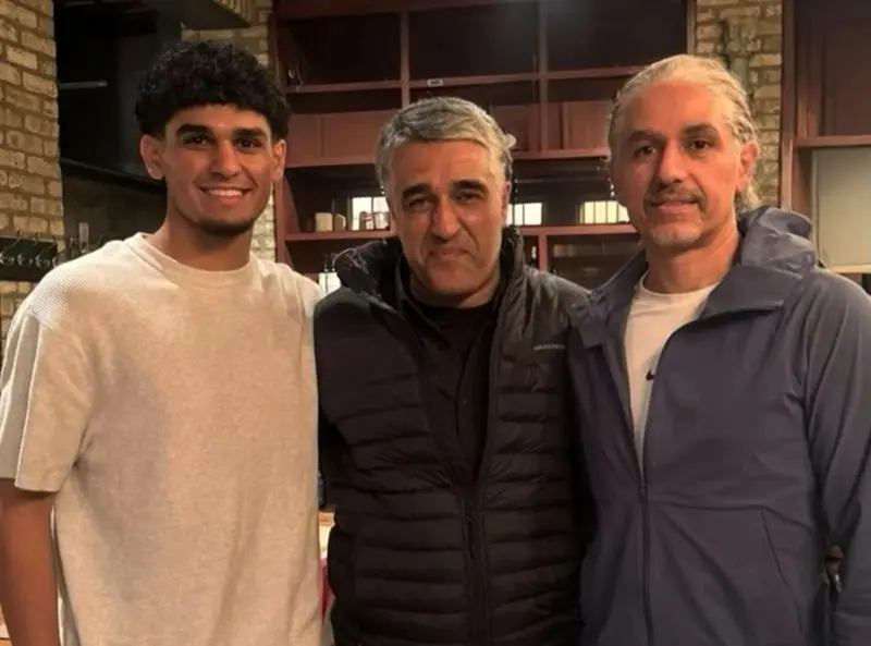 تصویر منتشر شده جدید از پژمان جمشیدی در کنار خانوادهاش تصویر منتشر شده جدید از پژمان جمشیدی در کنار خانوادهاش