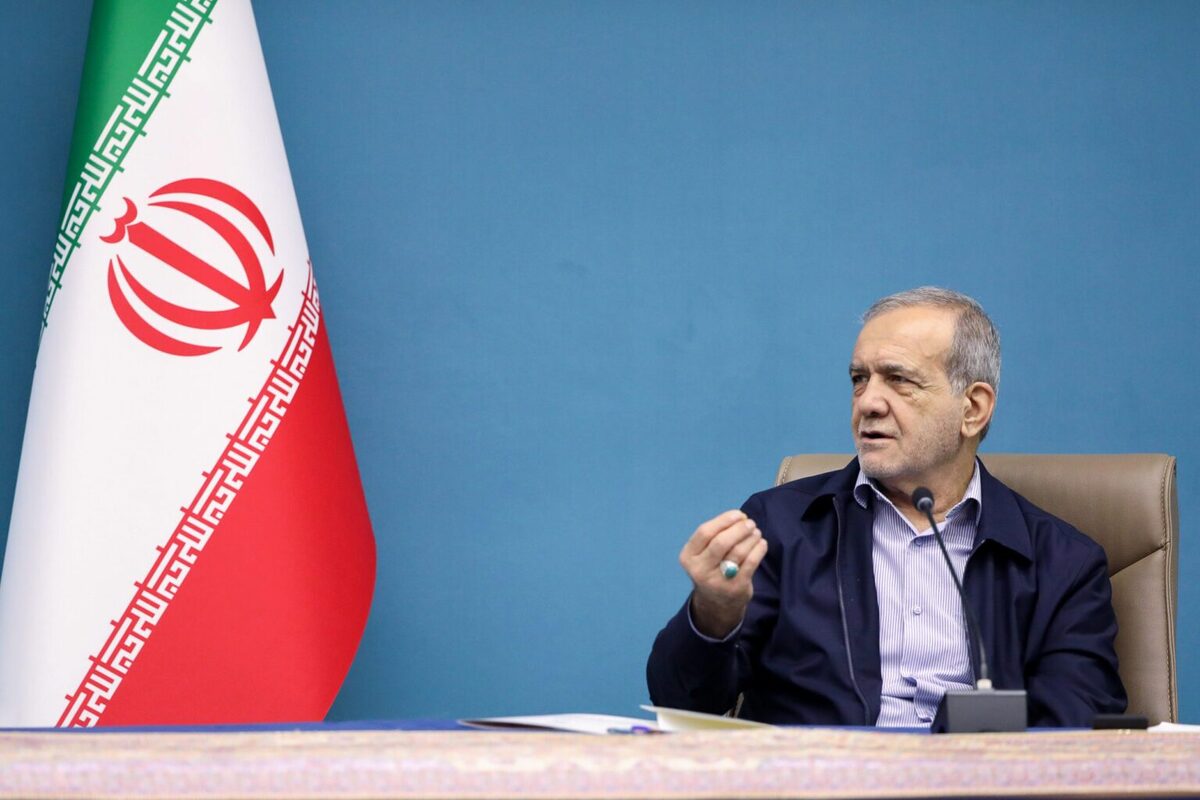 حضور وزیر دولت احمدی‌نژاد در کنار مسعود پزشکیان +عکس