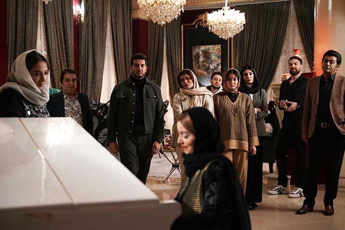 نقد و بررسی سریال قطب شمال | اثری از شبکه نمایش خانگی؛ ضعیف، اما پرستاره سکانسی از سریال قطب شمال فیلیمو